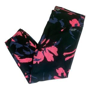 Calvin Klein Performance Wick Capri Leggings!  Size MEDIUM, EUC!